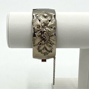 Vintage 1960’s Art Deco Silver Tone Leaf Hinged Bangle Bracelet W/Safety Chain